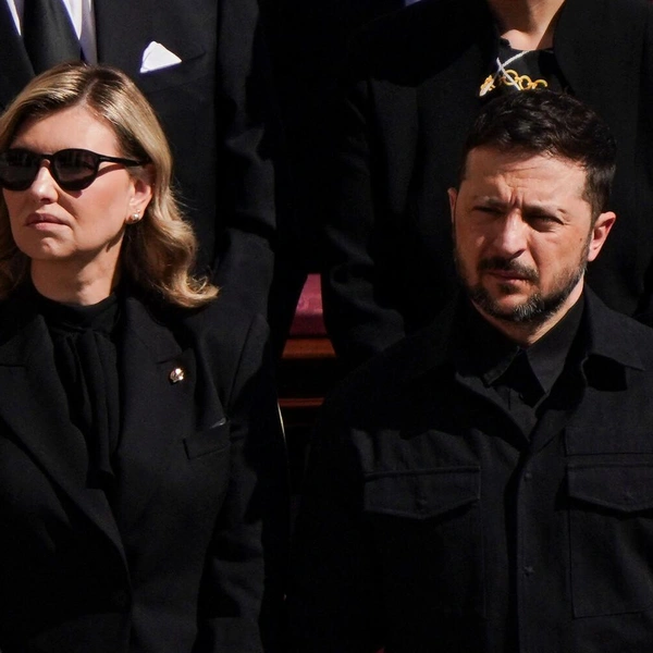 Зеленский с супругой на церемонии прощания с папой римским | Источник: Nathan Howard/Reuters