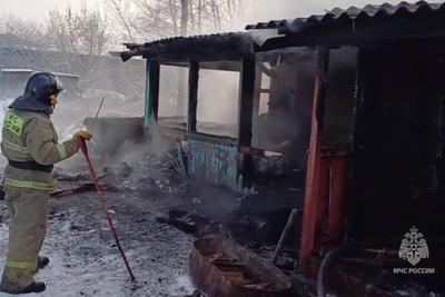 Minusinsk fire claims disabled boy's life; mother injured during rescue