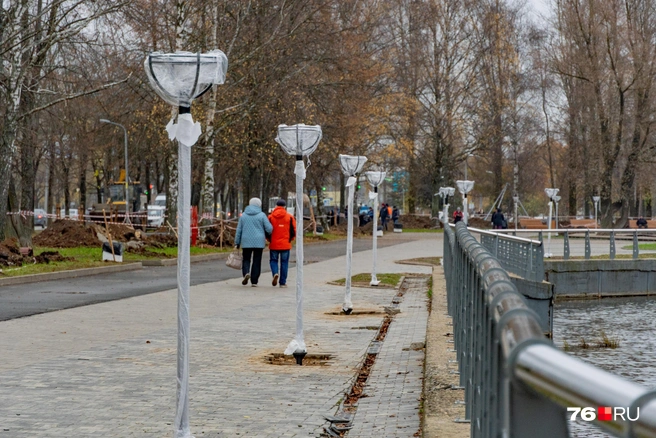 В парке установили новые фонари | Источник: Кирилл Поверинов / 76.RU