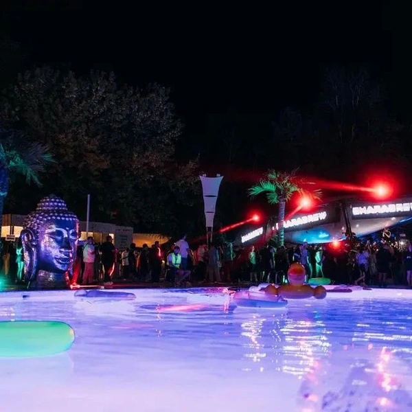 Вас ждет фестиваль у бассейна | Источник: Zhara Pool Fest
