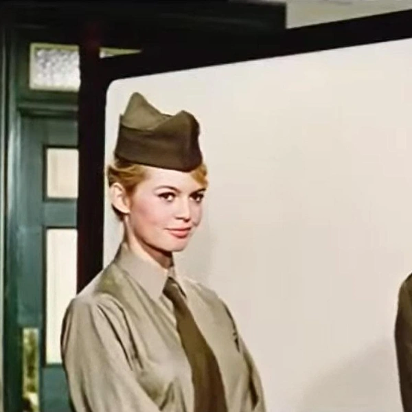 Источник: кадр из фильма «Бабетта идёт на войну» / VK Видео