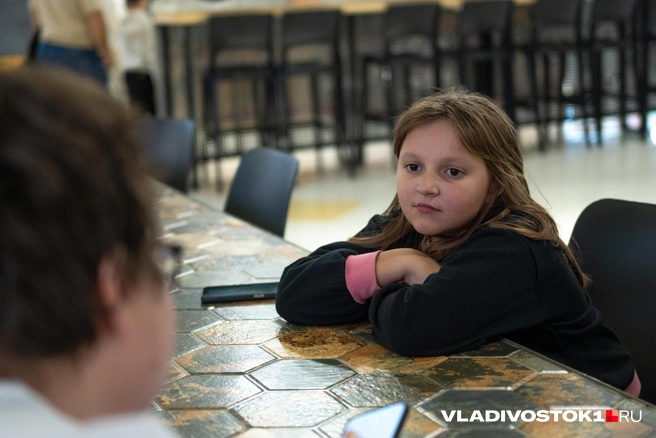 Во время разговора Варя была спокойной, несмотря на обсуждение трагедии | Источник: Елена Буйвол / VLADIVOSTOK1.RU