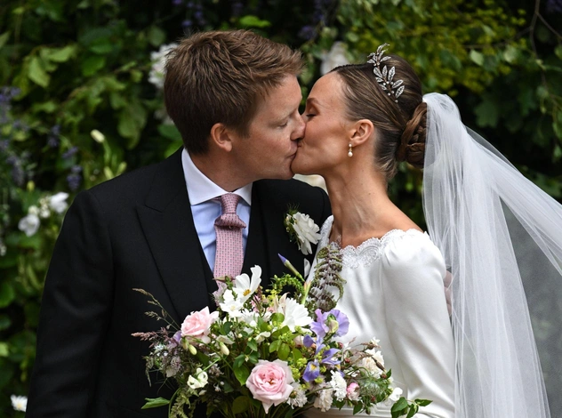Влюблены по уши: лучшие фото со свадьбы герцога Вестминстерского и Оливии Хенсон, которые войдут в историю