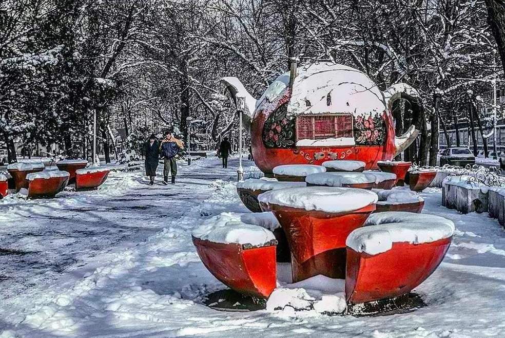 Знаменитое кафе «Чайник» на углу улиц Красной и Буденного, 1988 год  | Источник: Евгений Киселев