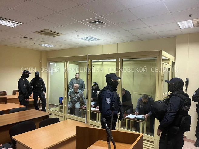 Участники банды Кости Большого в зале суда | Источник: Суды общей юрисдикции Московской области / T.me