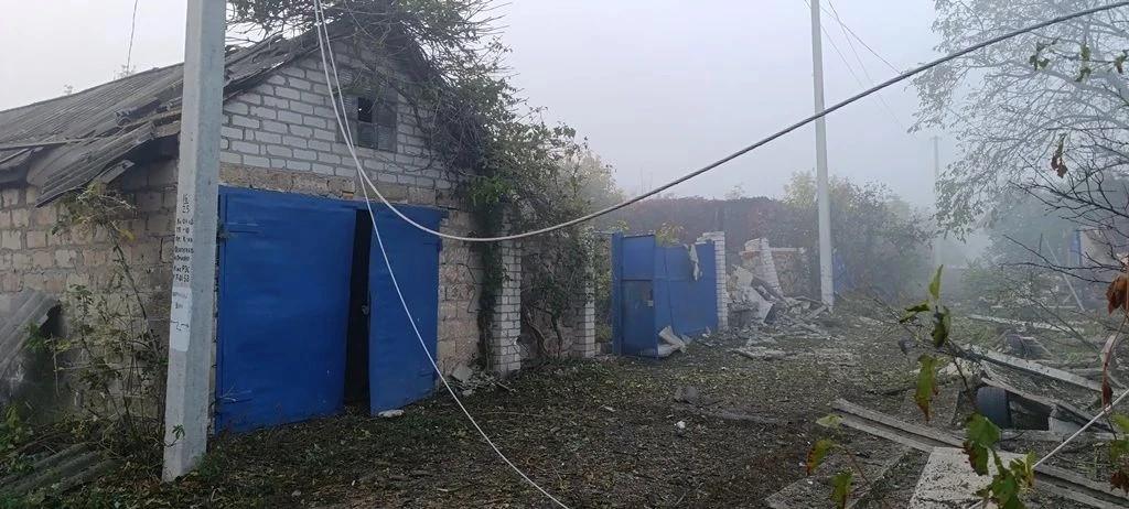 «Дома разрушены до основания». Ребенок и парень погибли при страшной атаке на частный сектор, еще 1…