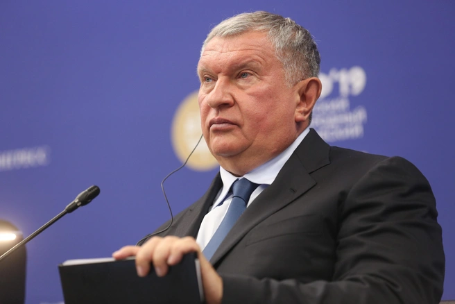 Глава «Роснефти» предложил меры для решения проблем с топливом | Источник: Евгений Лучинский / Фонд Росконгресс