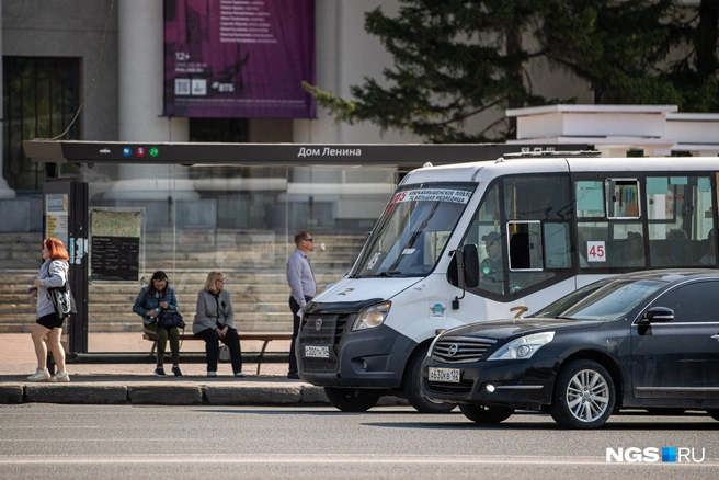 В переполненных маршрутках летом нечем дышать, отмечают сибиряки | Источник: Александр Ощепков / NGS.RU