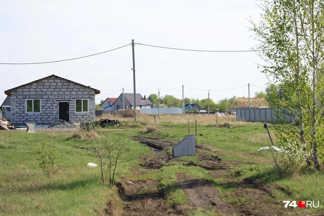 Потому что с противоположной стороны проезд уже перекрыли | Источник: Михаил Шилкин