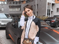 20-летняя невестка Валерии, недавно ставшая матерью, упала на улице в обморок