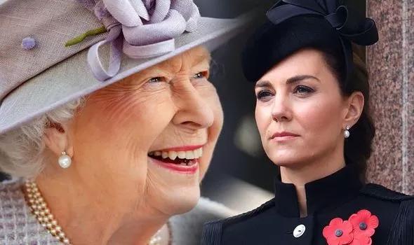 Будущая королева: Кейт Миддлтон в пальто Alexander McQueen и любимых серьгах Елизаветы II, полученных в наследство