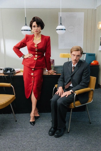 В фильме они сыграли пару&nbsp;— Новосельцева и Калугину из «Служебного романа» | Источник: «Невероятные приключения Шурика», телеканал ТНТ