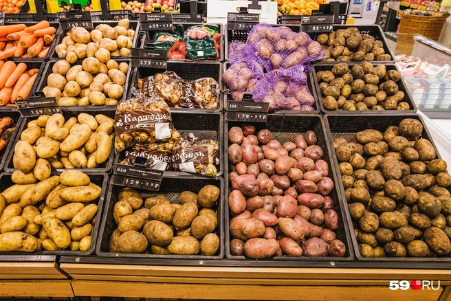 Есть картофель подороже и подешевле, почище и погрязнее: какой выбрать, решают покупатели | Источник: Тимофей Калмаков / 59.RU