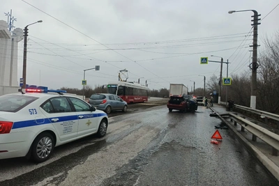 В Магнитогорске на Северном переходе столкнулись два автомобиля