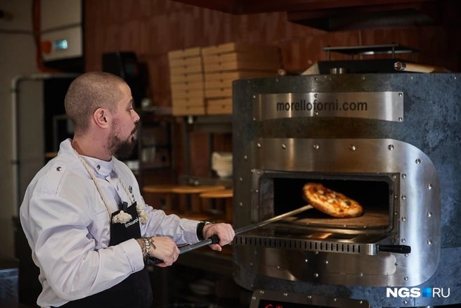 Для приготовления хорошей пиццы нужно не только умение, но и хорошее оборудование  | Источник: Александр Ощепков/NGS.RU
