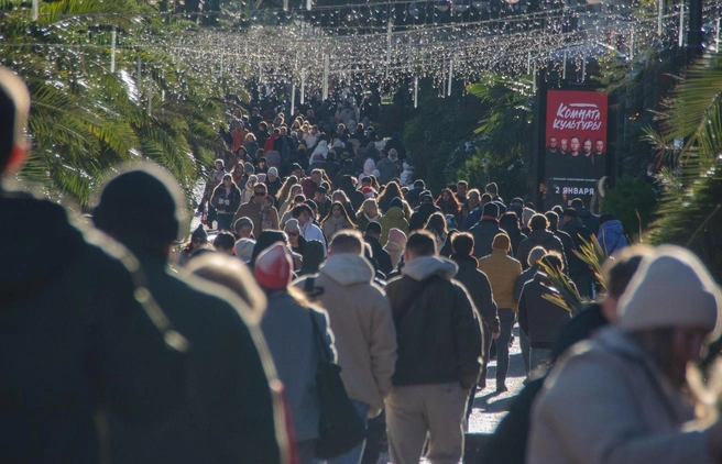 Улица Навагинская едва вмещает всех желающих  | Источник: Оксана Витязь / SOCHI1.RU