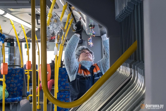 В рождественскую ночь даже организуют бесплатные автобусы | Источник: Михаил Огнев / FONTANKA.RU