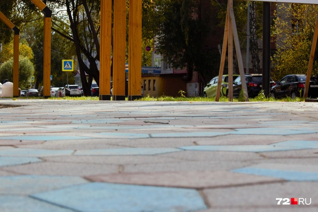 Складывается небольшое ощущение, что плитка выцвела  | Источник: Павел Красоткин / 72.RU 