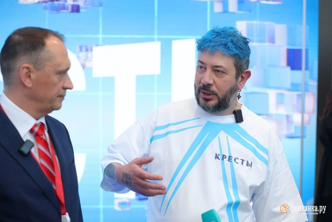 Новый логотип «Крестов» от Артемия Лебедева представили на ПМЭФ-2026 | Источник: Дарья Драй / «Фонтанка.ру»