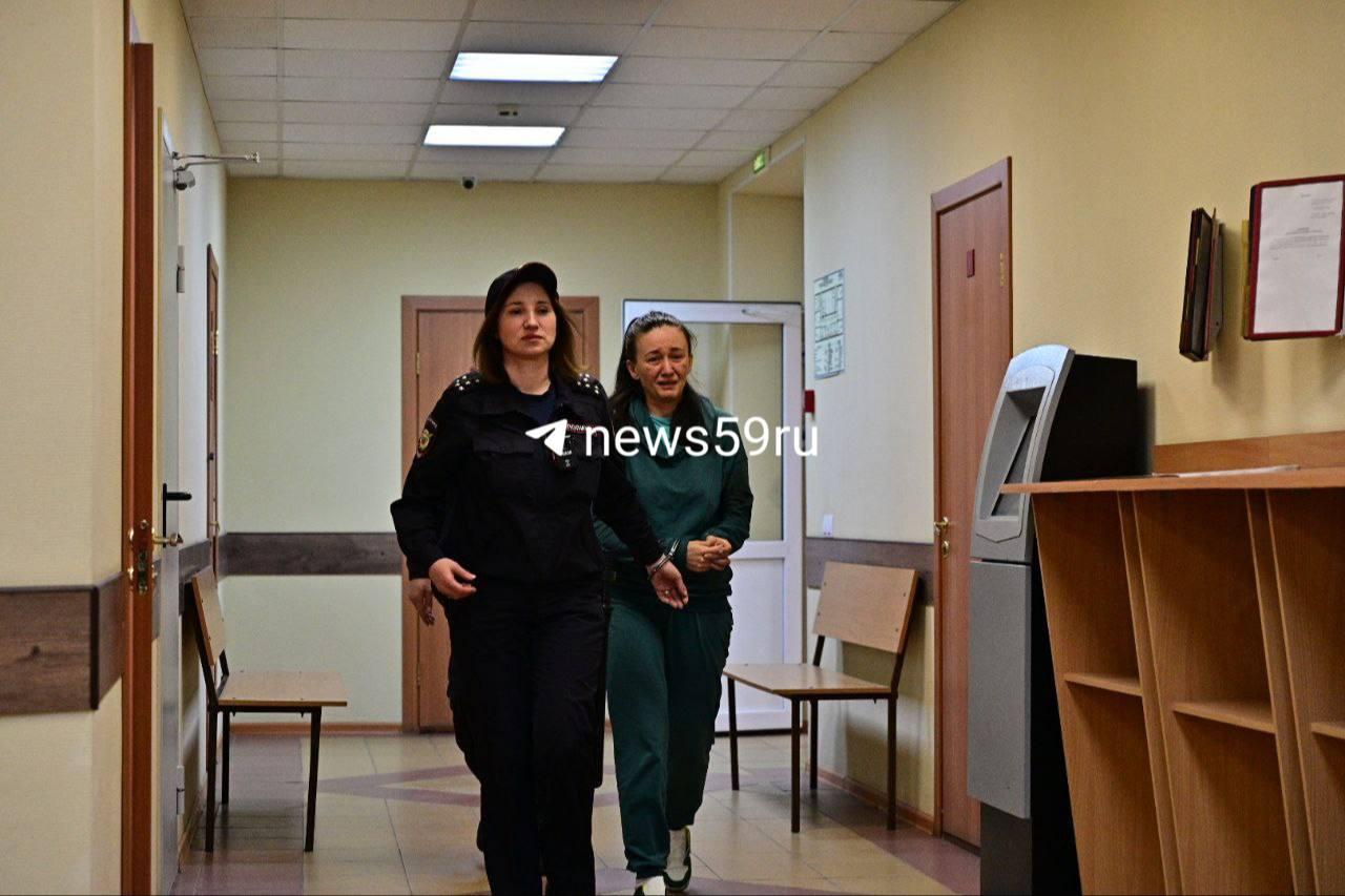 Пермячку, подозреваемую в убийстве бабушки молотком, отправили в СИЗО — в суд она пришла в слезах