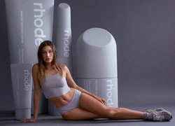 Почему Хейли Бибер продала свой бьюти-бренд Rhode