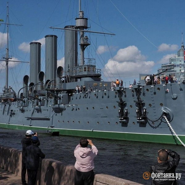 После ремонта интерес к «Авроре» со стороны туристов удвоился, а может — и утроился | Источник: Михаил Огнев / FONTANKA.RU / Архив