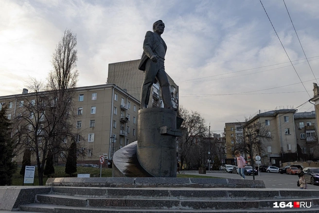Юрий Гагарин встречает всех, кто прибывает в Саратов по Волге | Источник: Антон Васильченко / 164.RU