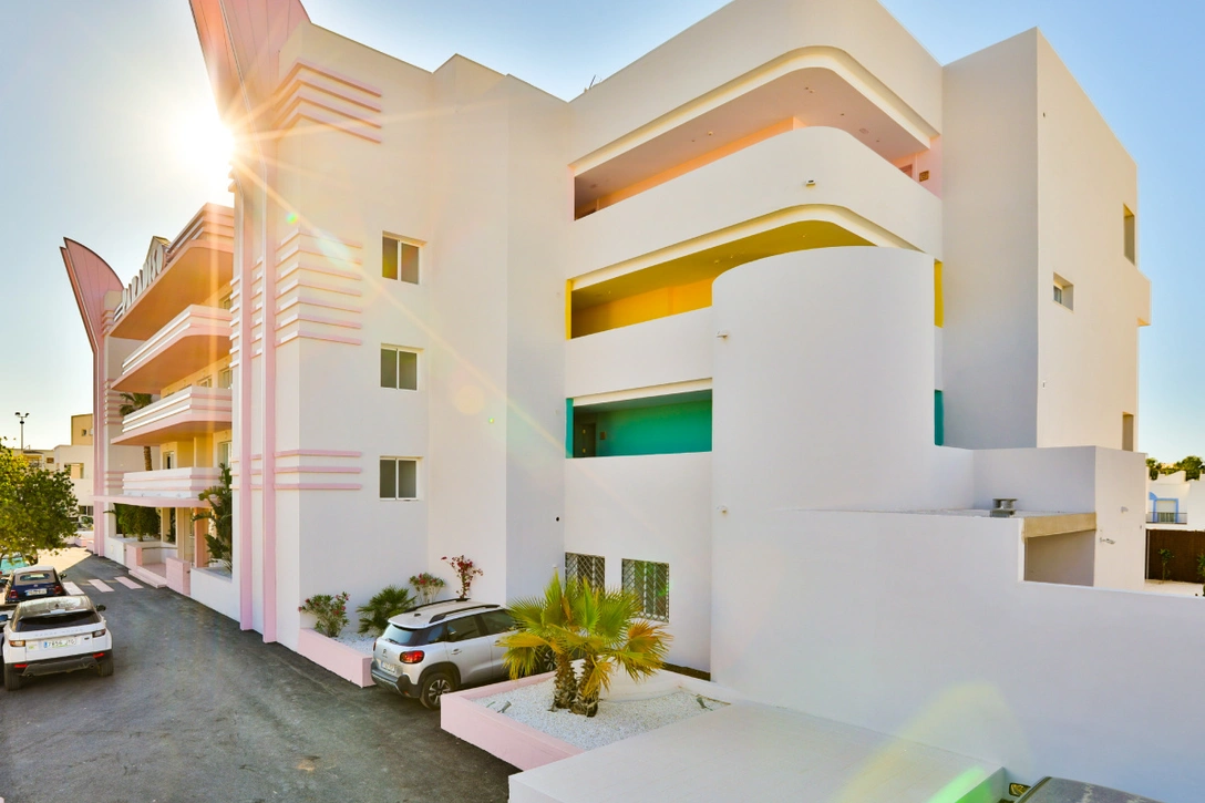 Американский модернизм и группа «Мемфис» в отеле на Ибице (фото 0) | Источник: Paradiso Ibiza Art Hotel