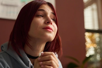 «Бросила парня, так как он показался скучным, а теперь бегаю за ним как собачка и плачу каждый день»