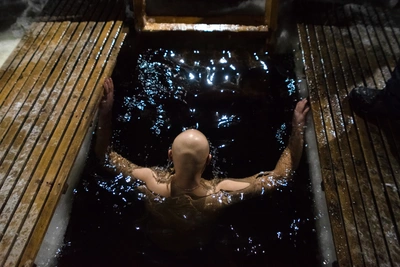 Кому опасно купаться в проруби на Крещение