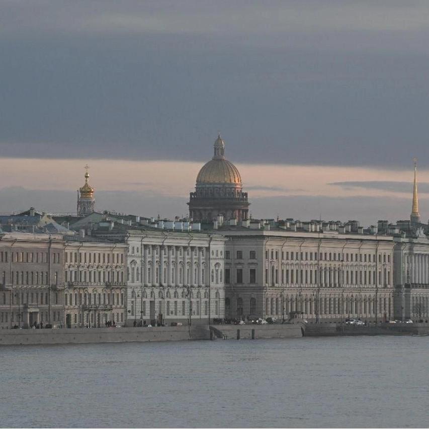 Кашель, тяжело дышать: над Петербургом нависло «черное облако», из-за которого горожанами советуют не выходить на улицу