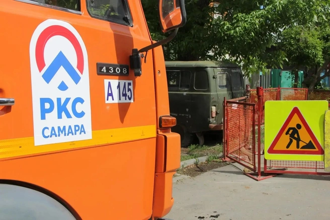 Специалисты срочно ремонтируют водопровод | Источник: администрация Самары
