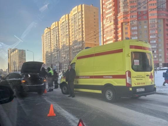 На Университетской Набережной сразу после ДТП образовалась пробка. | Источник: 2GIS