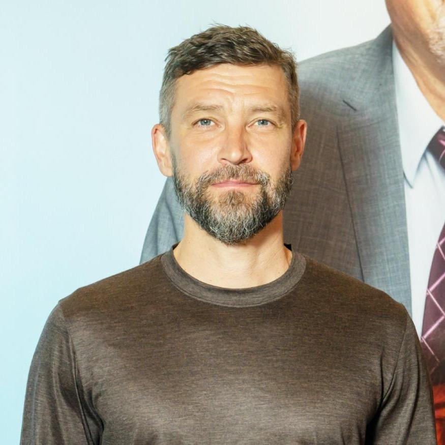 «Проститься» с матерью четырех дочек. Как Владимир Кристовский из Uma2rman ушел от жены к молодой актрисе