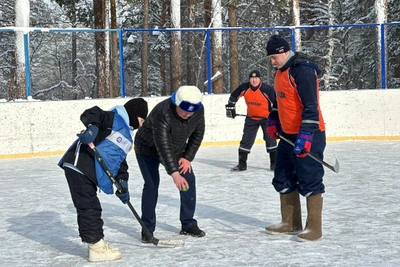 Полицейские Озерска приняли участие в турнире по хоккею на валенках