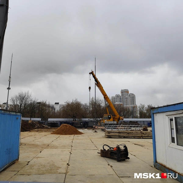 Стройплощадка станции «Бирюлево» в конце апреля 2026-го | Источник: Игорь Мещанев / MSK1.RU