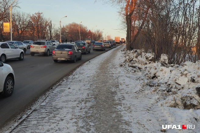 Пешеходная дорожка выглядит подозрительно