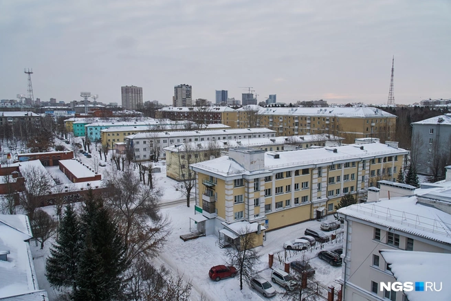 В Левобережном соцгороде легко можно проследить, как менялись архитектурные тенденции и стили | Источник: Александр Ощепков / NGS.ru