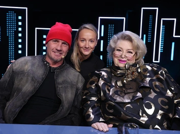 Трусова и Игнатов с младенцем на руках, Медведева в жюри с женихом: съемки нового сезона «Ледникового периода»