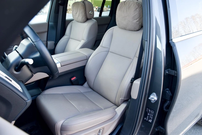 Сиденье Lixiang также оснащено электрорегулировками, оно мягче и подходит расслабленному характеру автомобиля | Источник: Артем Краснов