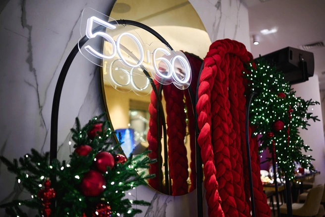 Декор можно рассматривать весь вечер | Источник: «50|60»