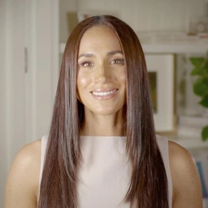 Пляжное платье и муж на вторых ролях: как Меган Маркл отметила свой самый грустный день рождения