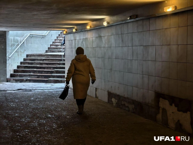 А здесь плитка вообще местами отпала | Источник: Булат Салихов / UFA1.RU