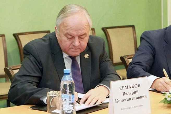 До того, как возглавить Кемерово, Ермаков работал мэром Ленинска-Кузнецкого и заместителем губернатора по ЖКХ и дорогам | Источник: kemerovo.ru