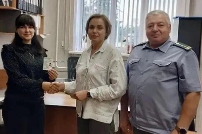 Девушка из Тербунов получила права на пять категорий техники