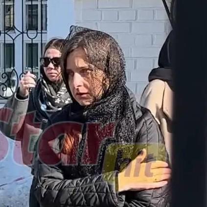 «Зачем они туда пошли? Мы так ее берегли!»: мать Алины, утонувшей с друзьями в Москве-реке, на похоронах 13-летней дочери