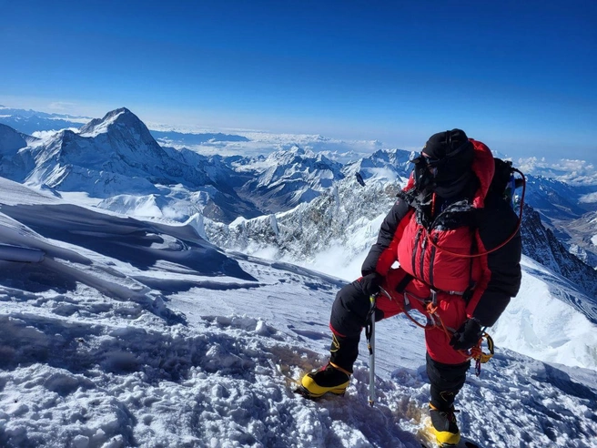 Виды кажутся нереальными и почти неземными | Источник: Belkin online Everest 2022 / Telegram