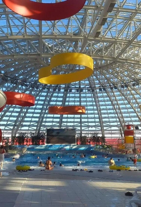 В аквапарке было тепло и солнечно даже холодной зимой | Источник: Анастасия Шевякова / 86.RU