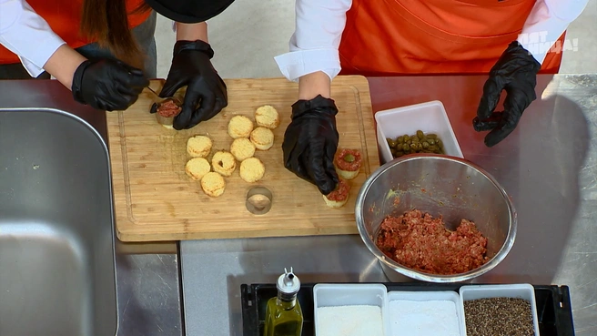 Каждое блюдо требовало предельного внимания | Источник: телеканал «Пятница!»