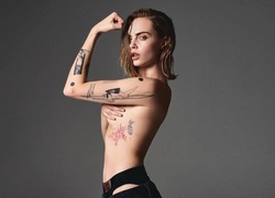 Кара Делевинь позирует топлесс для Calvin Klein